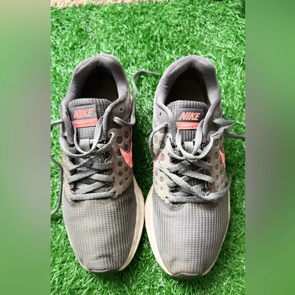 Nike Women’s Gray‎ and Pink Running Shoes Size 7